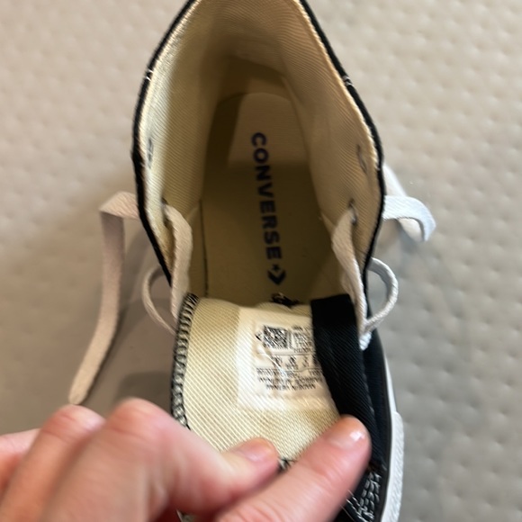 Converse girls shoes size 12.5- runs big - Picture 3 of 6
